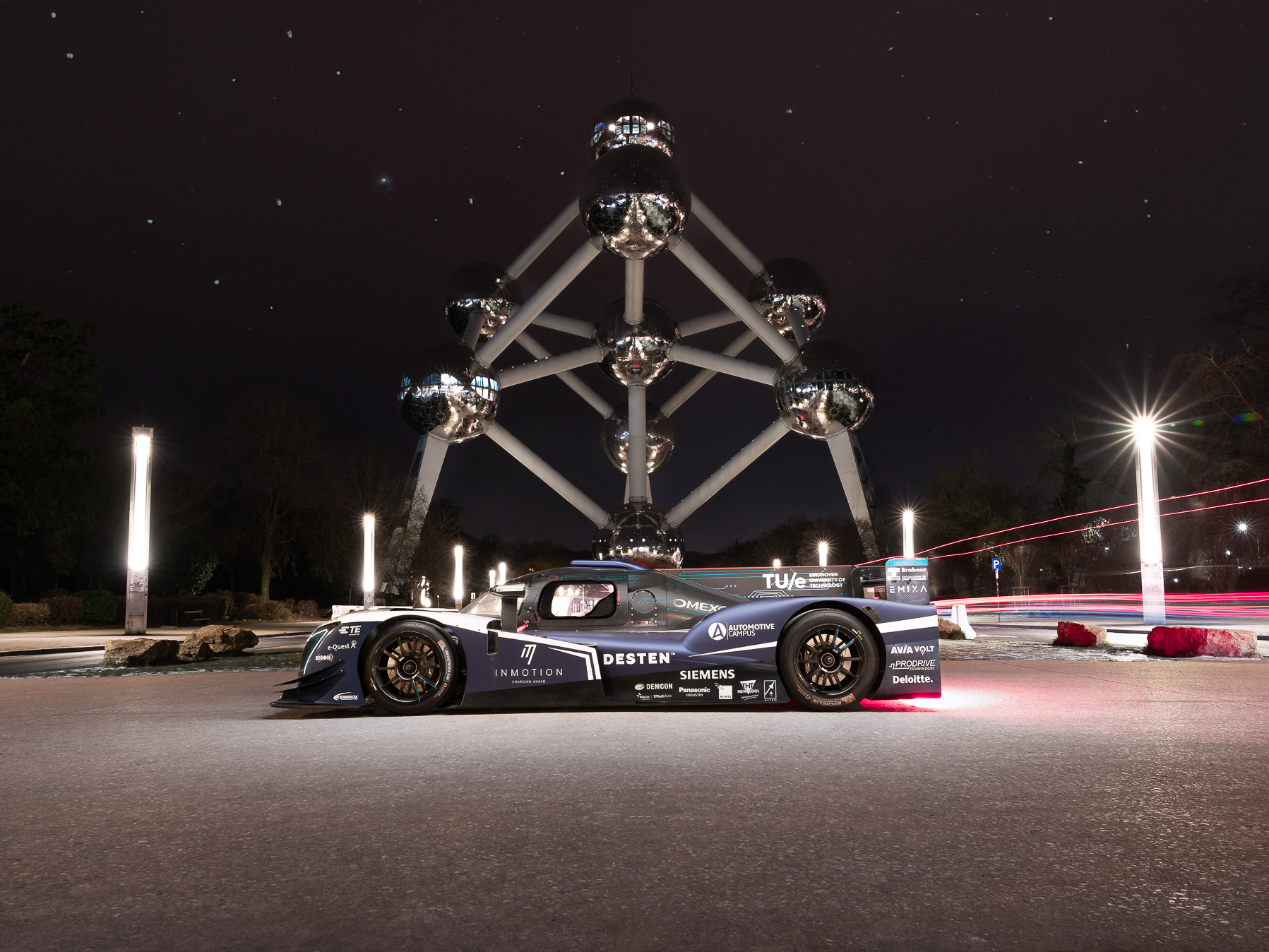 InMotion Racecar close-up in front of Atomium Brussels